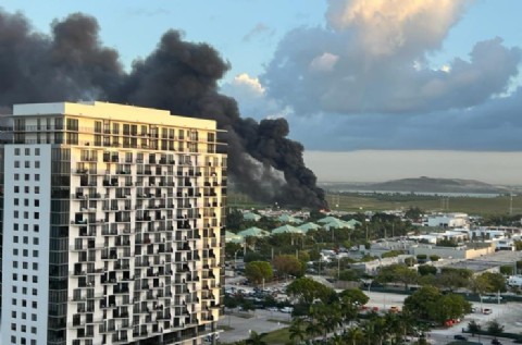 Incendio masivo en planta de desechos sólidos enciende alarmas en Doral