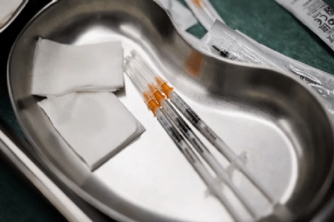 Vacuna contra el cáncer estaría lista a "finales de la década"