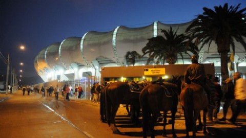 VIDEO | Detienen a sujeto por lanzar fuegos artificiales y herir a dos menores en Estadio Sánchez Rumoroso