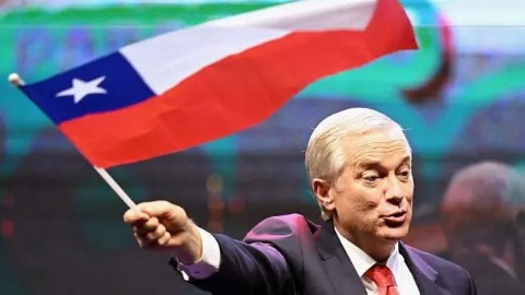 VIDEO | Kast arriesga la diplomacia chilena con una política exterior sin rumbo ni claridad