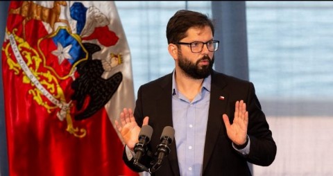 VIDEO | Estamos rascando la olla y Gabriel Boric alardea del pequeño aumento en el sueldo mínimo: "¡Es de hambre!"