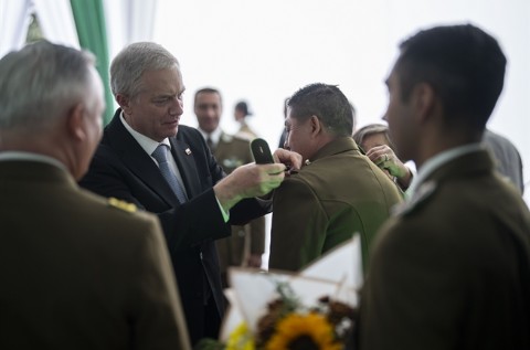 VIDEO | Kast encabezó una ceremonia de ascensos y condecoraciones a carabineros en Huechuraba