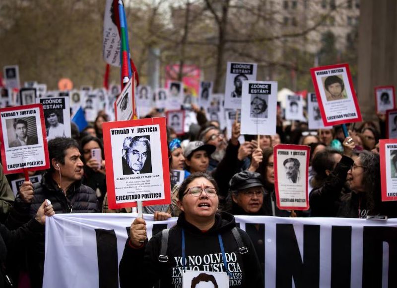 La generación marcada por la dictadura de Pinochet, ahora es golpeada por el triunfo de Kast