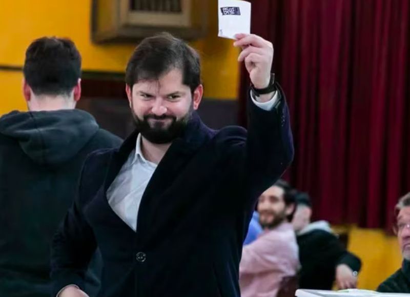 Presidente Boric tras emitir su voto para el Consejo Constitucional: "Esta vez no hay margen de error"