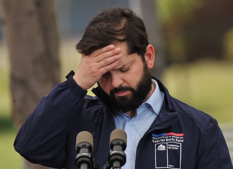 Boric en el olvido: 55 por ciento de chilenos dice “da lo mismo quién gobierne" porque igual tienen que salir a trabajar