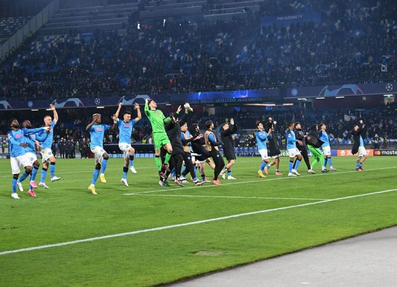 Napoli eliminó a Eintracht Frankfurt y se metió por primera vez en cuartos de la Champions League