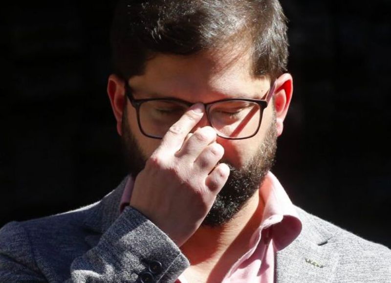 En la cuerda floja: advierten que el Gobierno de Boric "quedó muy golpeado" por el revés en las constituyentes