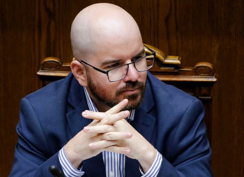 Se encendió Jackson: demandó a 23 diputados UDI y les exige indemnización por difamarlo