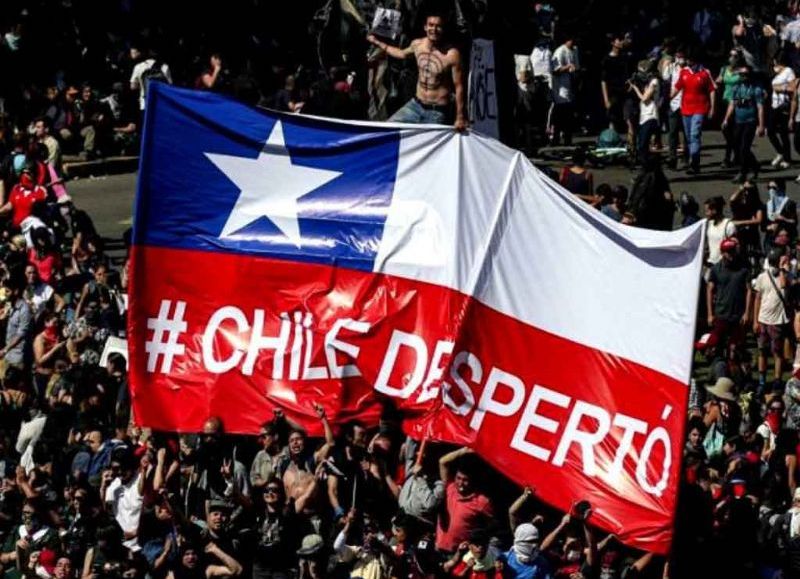 VIDEO | Seis años del 18 de octubre: protestas en Santiago terminan con intervención de la fuerza pública