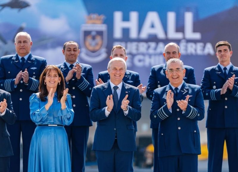 VIDEO | Kast estuvo presente en la inauguración de la Feria Internacional del Aire y del Espacio