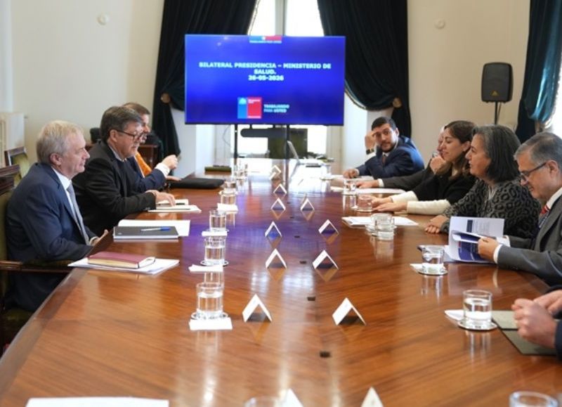 El Presidente de la República, José Antonio Kast, encabezó reunión de trabajo con la ministra de Salud