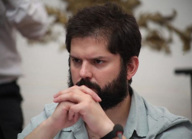 En caída libre: la aprobación de Boric se desplomó al 27,1 por ciento